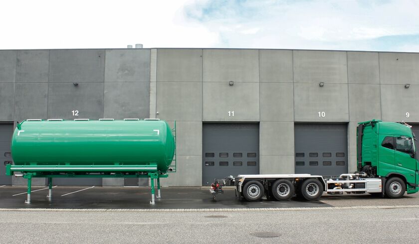 MVT Vigeland Transport – Chassipåbyggnad och 35,1 m³ fodertank på växelflaksram