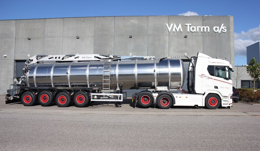 tankvogn-til-gylle-foran-vm-tarm-logo_18971.jpg